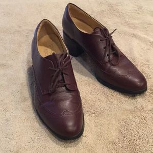 Naturalizer lace up dress shoe
